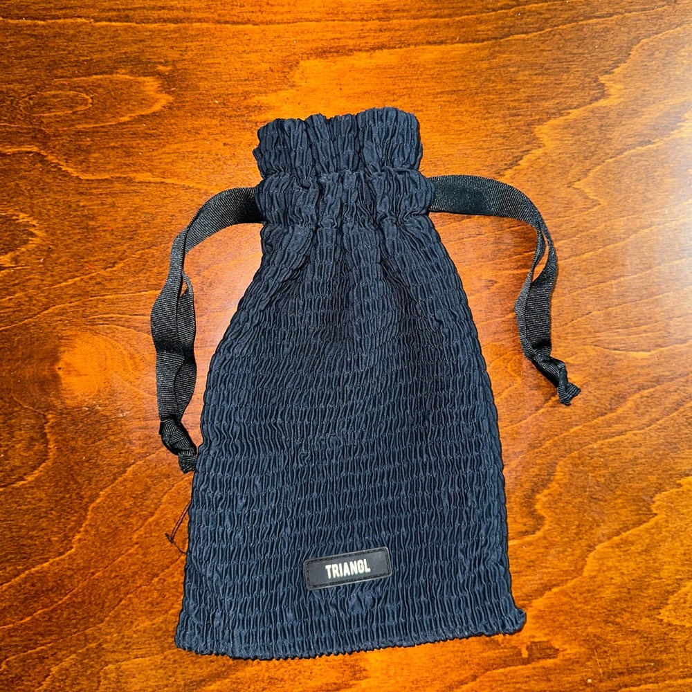 Triangl smocked drawstring bag